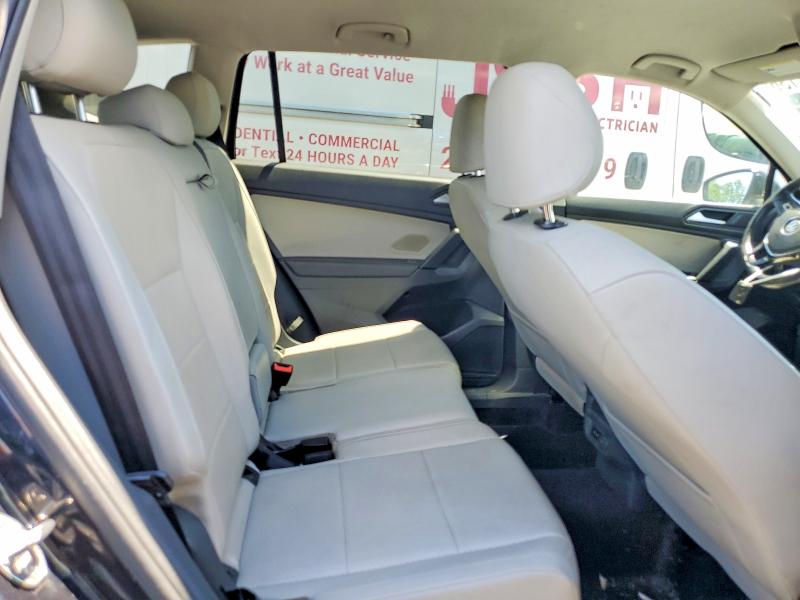 57642136 :رقم المزاد ، 3VV2B7AX8KM056356 vin ، 2019 Volkswagen Tiguan مزاد بيع