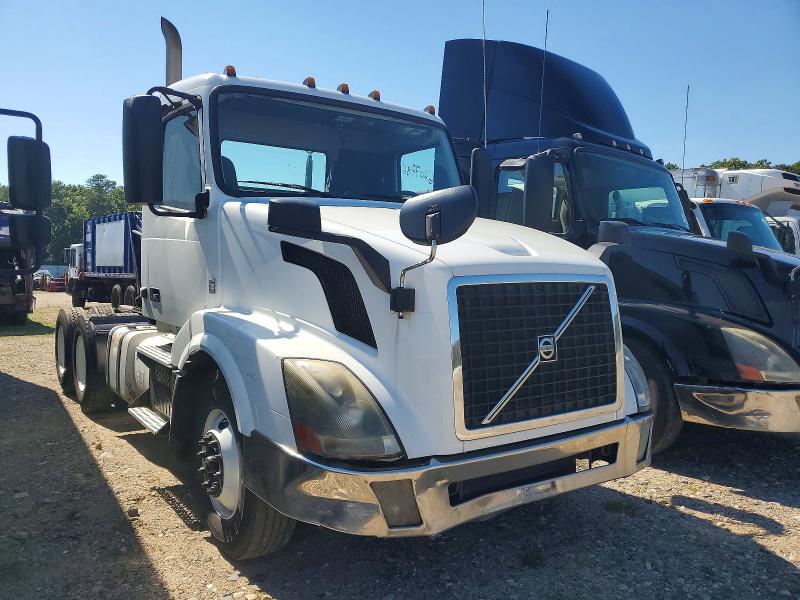 Aukcja sprzedaży 2017 Volvo Vnl, vin: 4V4NC9EG1HN980381, numer aukcji: 56207786