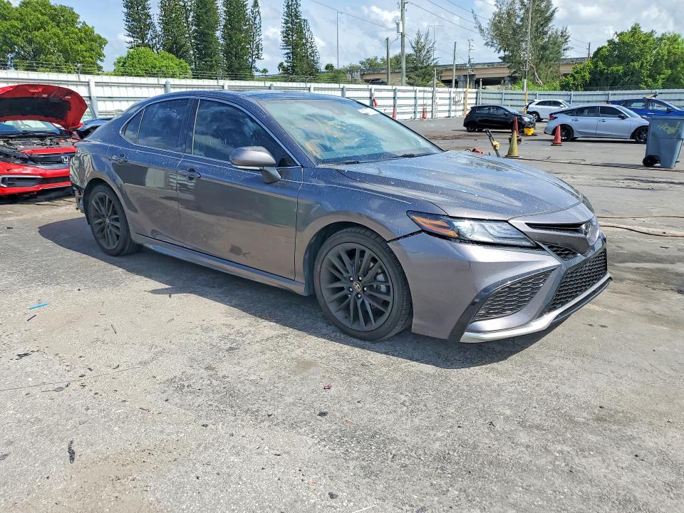 56621756 :رقم المزاد ، 4T1K61AK2NU022350 vin ، 2022 Toyota Camry مزاد بيع