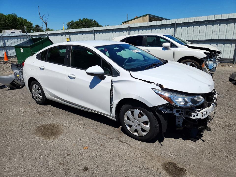 57768236 :رقم المزاد ، 1G1BC5SM2J7195937 vin ، 2018 Chevrolet Cruze مزاد بيع