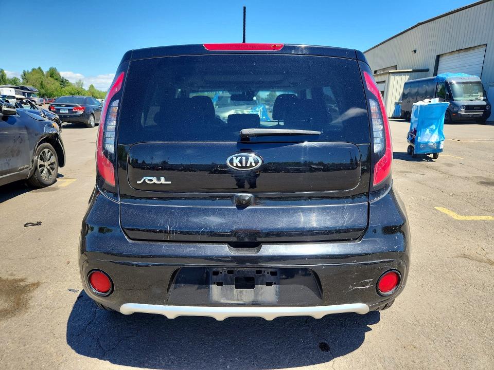 2018 Kia Soul მანქანა იყიდება აუქციონზე, vin: KNDJP3A58J7615061, აუქციონის ნომერი: 57567986