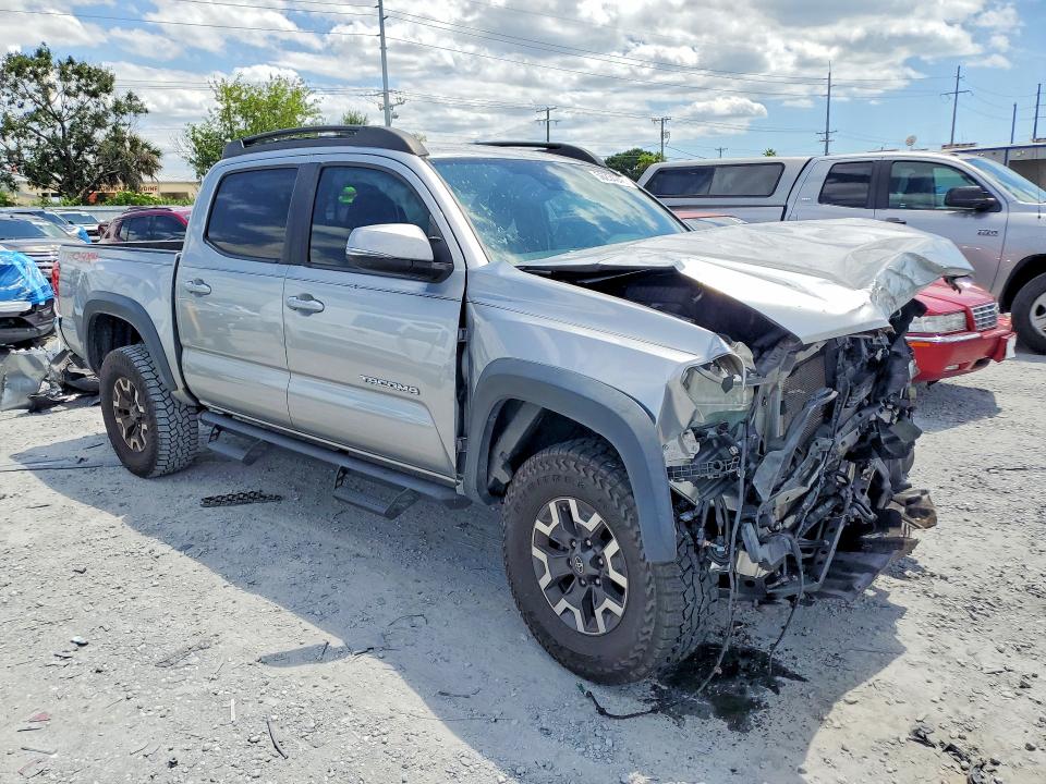 56234246 :رقم المزاد ، 5TFCZ5AN0JX162052 vin ، 2018 Toyota Tacoma مزاد بيع