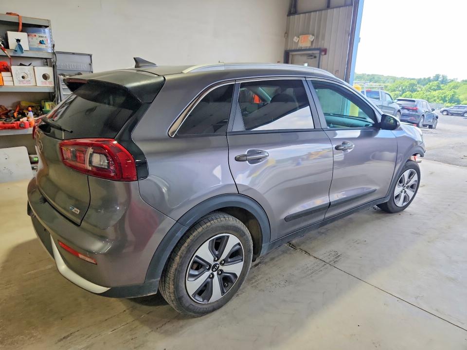 58988046 :رقم المزاد ، KNDCB3LC6H5064573 vin ، 2017 Kia Niro مزاد بيع