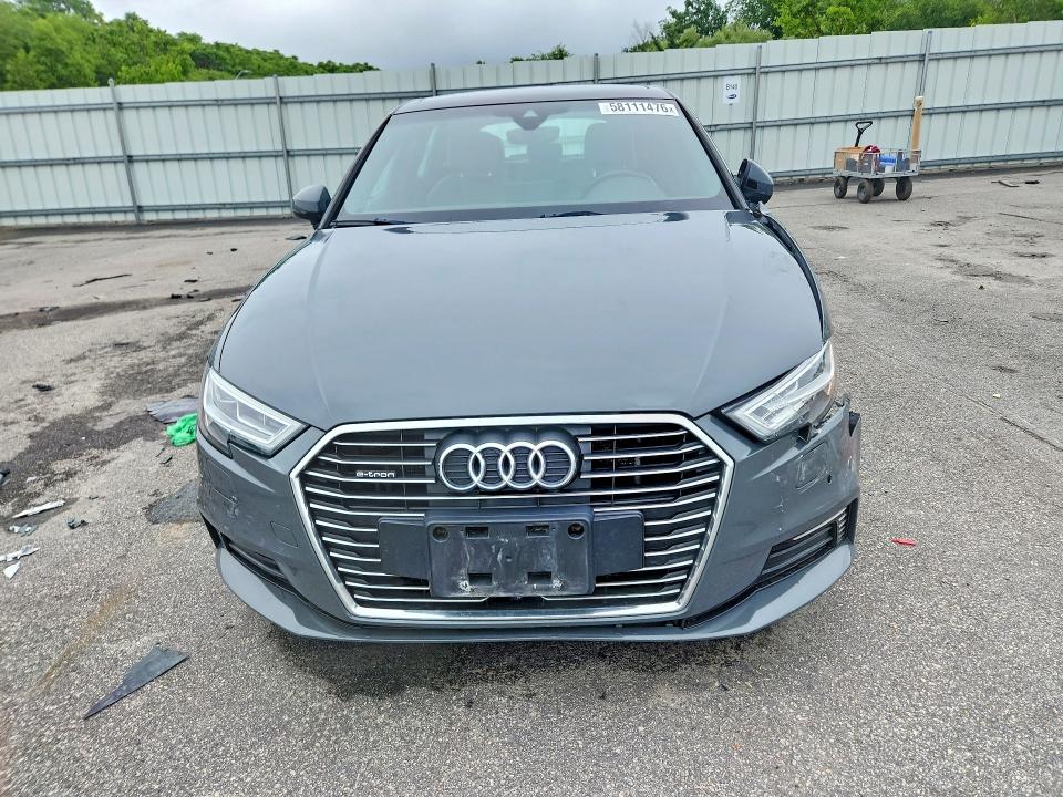 58111476 :رقم المزاد ، WAUSPBFF1JA067081 vin ، 2018 Audi A3 مزاد بيع