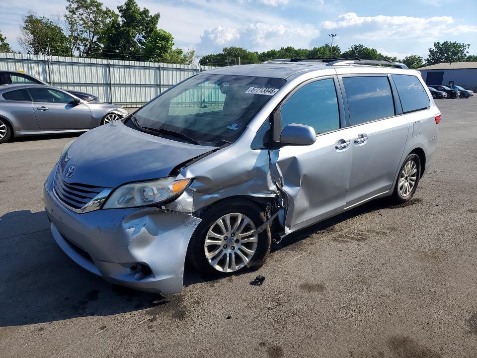 Auction sale of the 2017 Toyota Sienna, vin: 5TDYZ3DC2HS830079, lot number: 57713846
