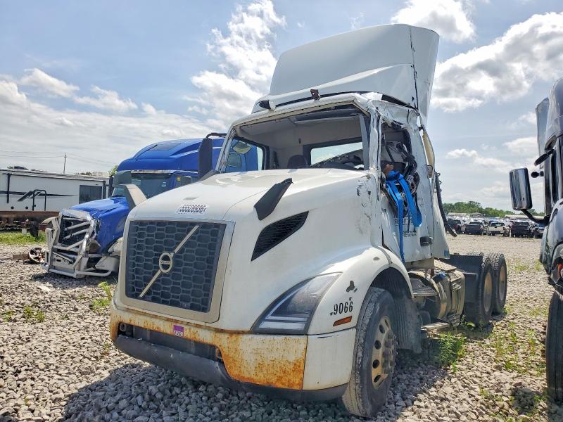 55528936 :رقم المزاد ، 4V4WC9EH3LN241714 vin ، 2020 Volvo Vnr مزاد بيع