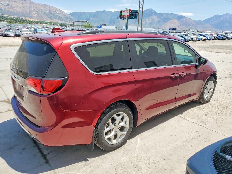 58369026 :رقم المزاد ، 2C4RC1BG8HR780037 vin ، 2017 Chrysler Pacifica مزاد بيع