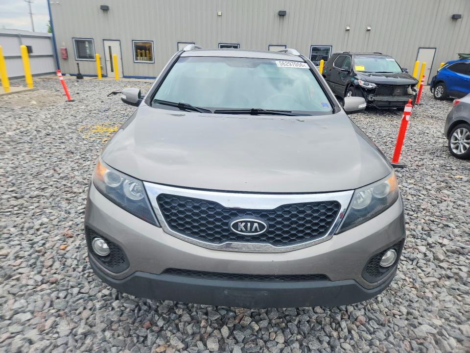 2013 Kia Sorento მანქანა იყიდება აუქციონზე, vin: 5XYKT4A68DG421507, აუქციონის ნომერი: 56297056