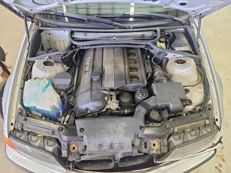 59061606 :رقم المزاد ، WBAAM3333XKC61458 vin ، 1999 Bmw 323 مزاد بيع