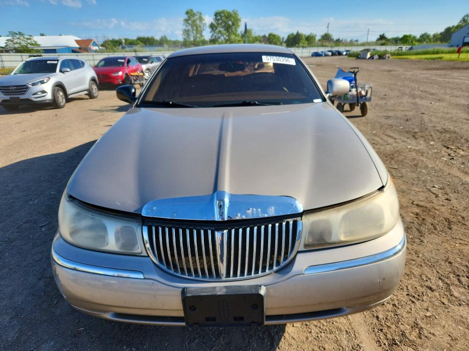 2001 Lincoln Town Car მანქანა იყიდება აუქციონზე, vin: 1LNHM81W21Y633008, აუქციონის ნომერი: 57530396