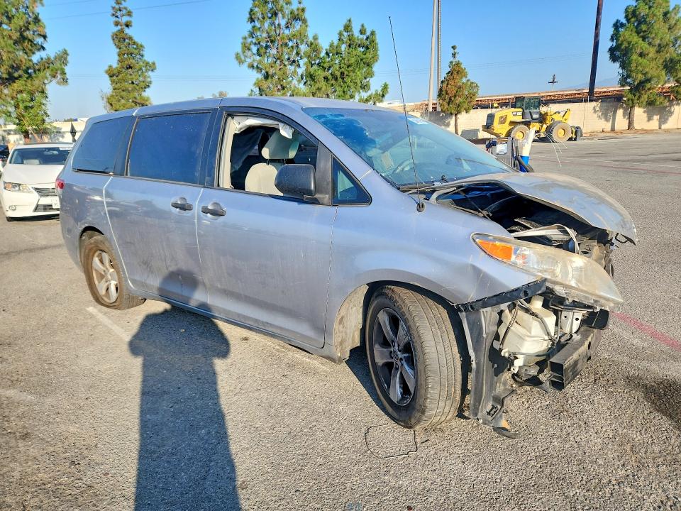 58460196 :رقم المزاد ، 5TDZK3DC7DS391089 vin ، 2013 Toyota Sienna مزاد بيع