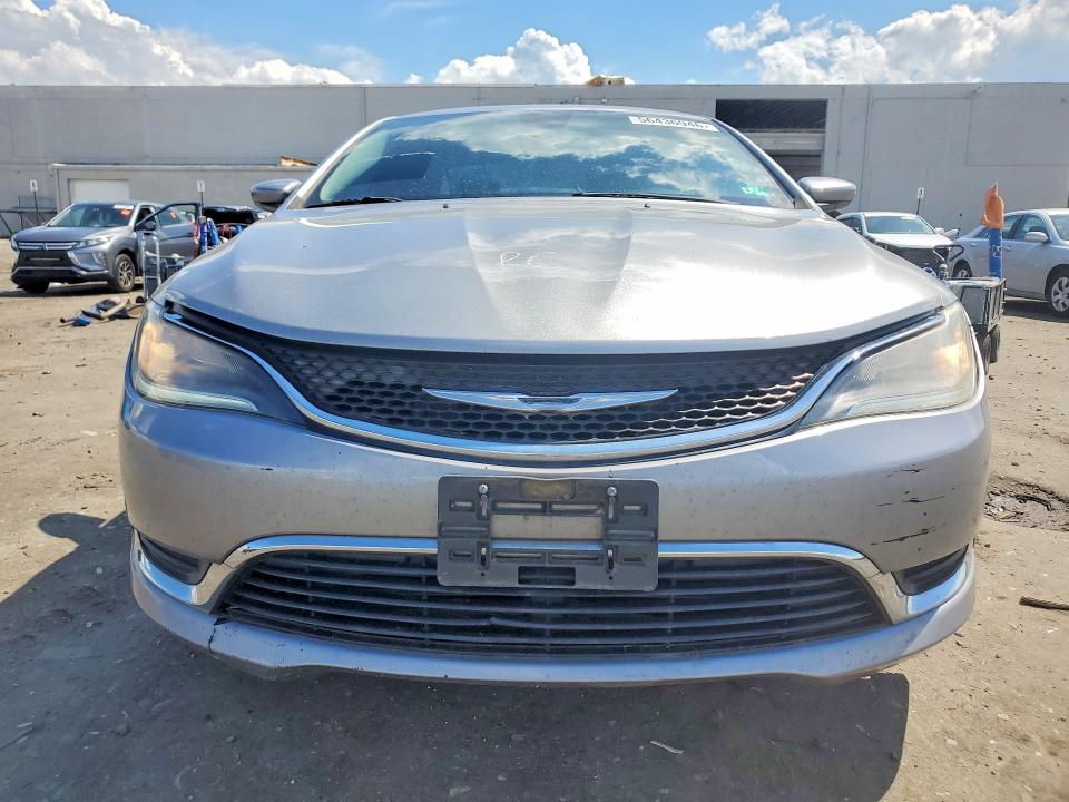 56436946 :رقم المزاد ، 1C3CCCAB0FN677569 vin ، 2015 Chrysler 200 مزاد بيع