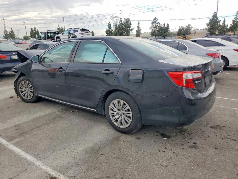 58693786 :رقم المزاد ، 4T1BF1FK9EU362572 vin ، 2014 Toyota Camry مزاد بيع