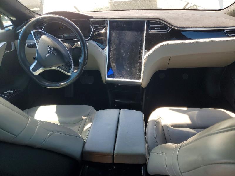56996116 :رقم المزاد ، 5YJSA1E22FF120253 vin ، 2015 Tesla Model S مزاد بيع