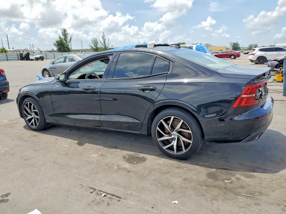 58021636 :رقم المزاد ، 7JRA22TKXLG072053 vin ، 2020 Volvo S60 مزاد بيع