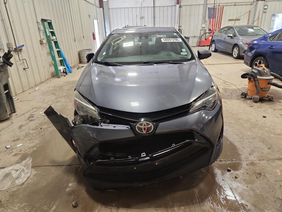 58091296 :رقم المزاد ، 5YFBURHE5JP754939 vin ، 2018 Toyota Corolla مزاد بيع