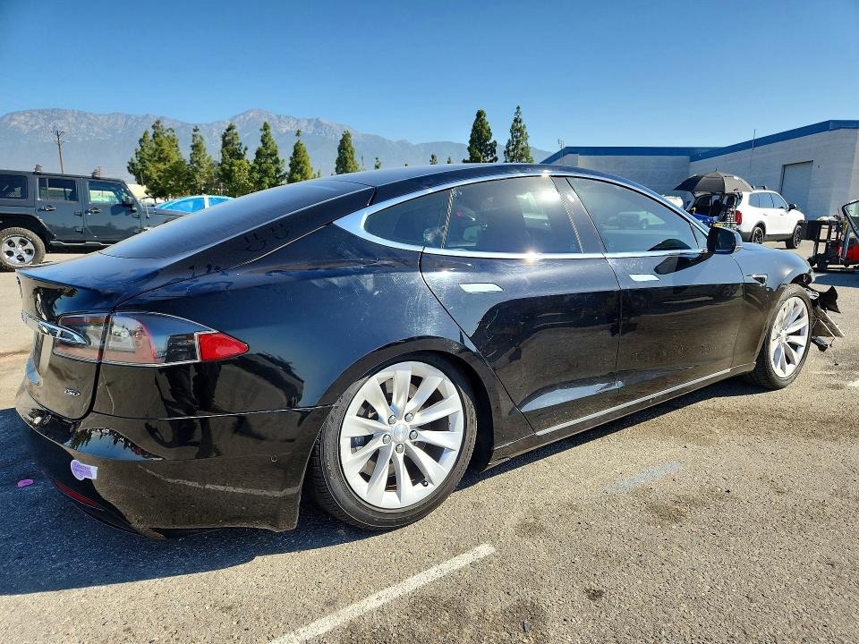 2018 Tesla Model S მანქანა იყიდება აუქციონზე, vin: 5YJSA1E28JF281554, აუქციონის ნომერი: 57498306