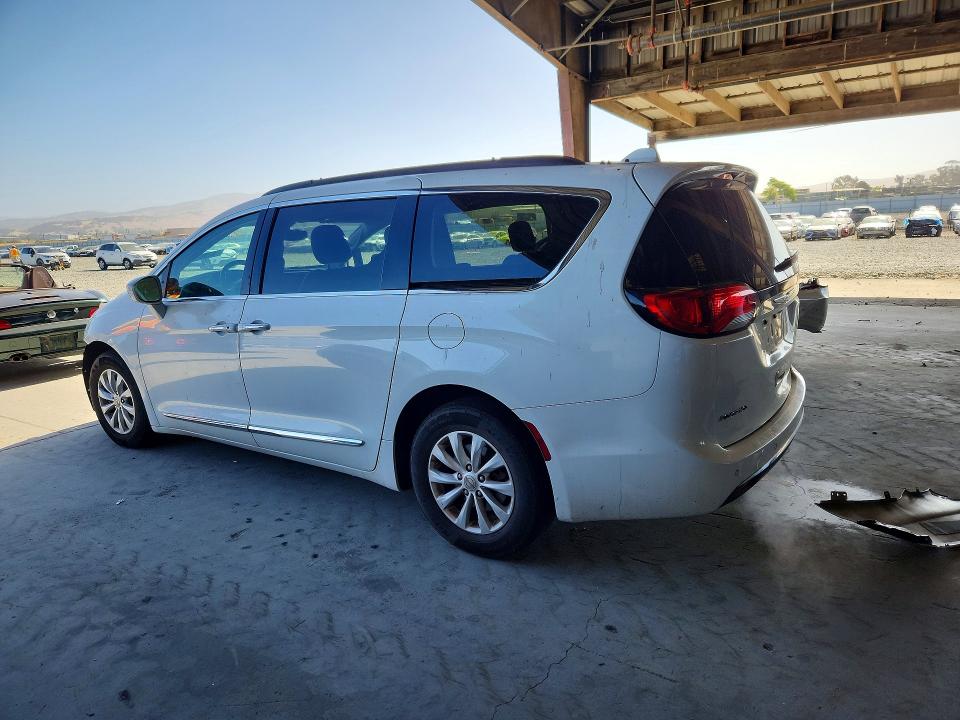 58736256 :رقم المزاد ، 2C4RC1BG1HR535399 vin ، 2017 Chrysler Pacifica مزاد بيع