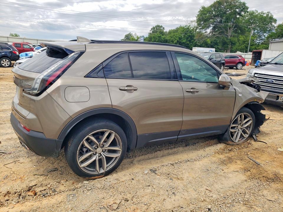 55539926 :رقم المزاد ، 1GYFZFR49LF017917 vin ، 2020 Cadillac Xt4 مزاد بيع