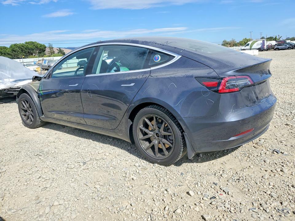 55831536 :رقم المزاد ، 5YJ3E1EA8JF153332 vin ، 2018 Tesla Model 3 مزاد بيع