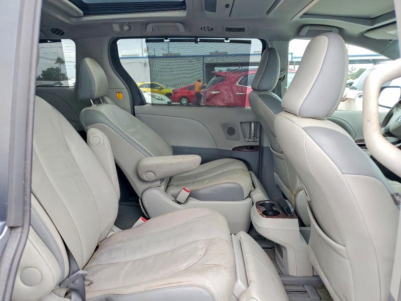 55916776 :رقم المزاد ، 5TDYK3DC6DS327007 vin ، 2013 Toyota Sienna مزاد بيع