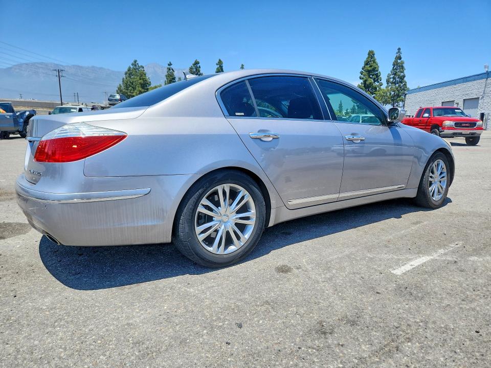 2011 Hyundai Genesis მანქანა იყიდება აუქციონზე, vin: KMHGC4DF2BU129795, აუქციონის ნომერი: 55606896