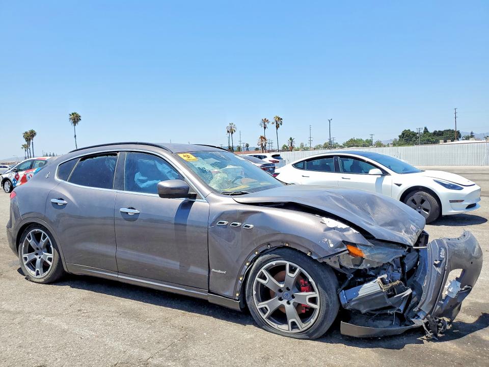 55964816 :رقم المزاد ، ZN661XUS4JX302510 vin ، 2018 Maserati Levante مزاد بيع