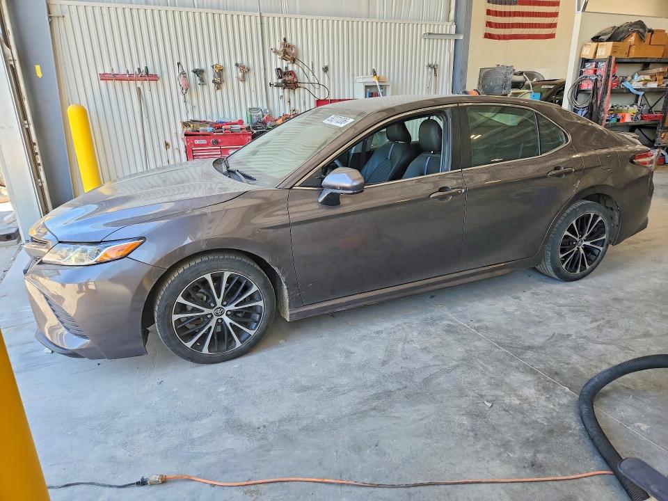 56271206 :رقم المزاد ، 4T1B11HK0KU692706 vin ، 2019 Toyota Camry مزاد بيع