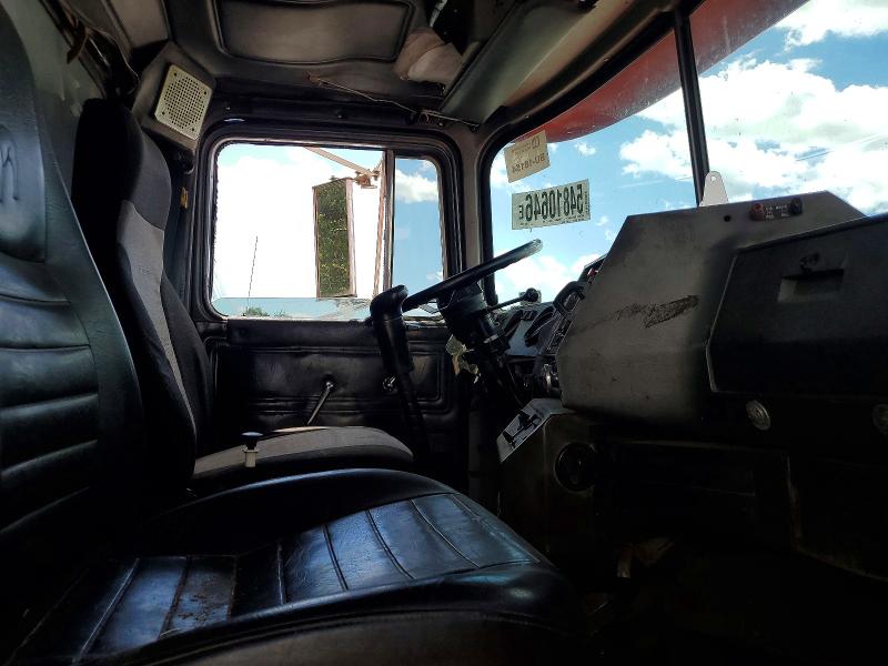 54810646 :رقم المزاد ، 1M2P267C9YM053730 vin ، 2000 Mack Rd600 مزاد بيع