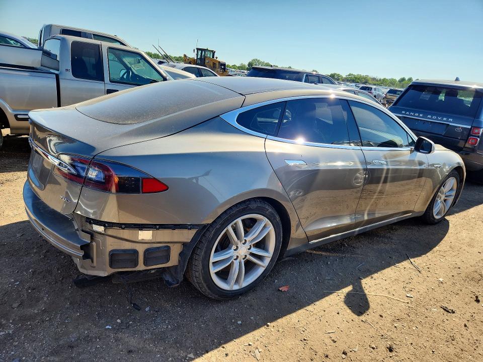 53388756 :رقم المزاد ، 5YJSA1S24FF097157 vin ، 2015 Tesla Model S مزاد بيع