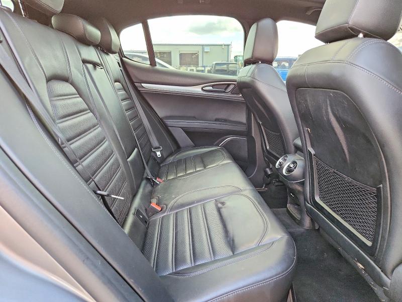 58633006 :رقم المزاد ، ZASFAKNN3J7C10647 vin ، 2018 Alfa Romeo Stelvio مزاد بيع