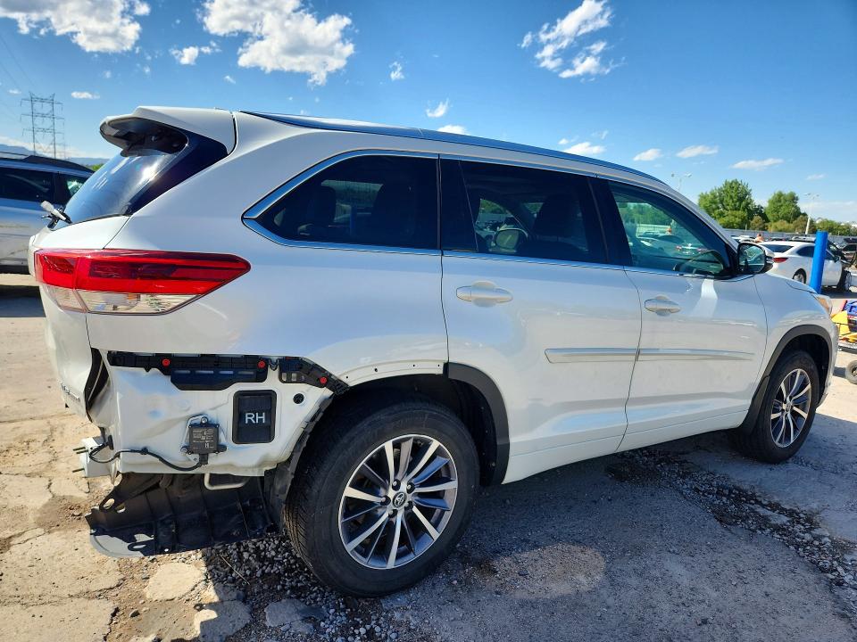 2017 Toyota Highlander მანქანა იყიდება აუქციონზე, vin: 5TDJZRFH0HS382731, აუქციონის ნომერი: 56634396