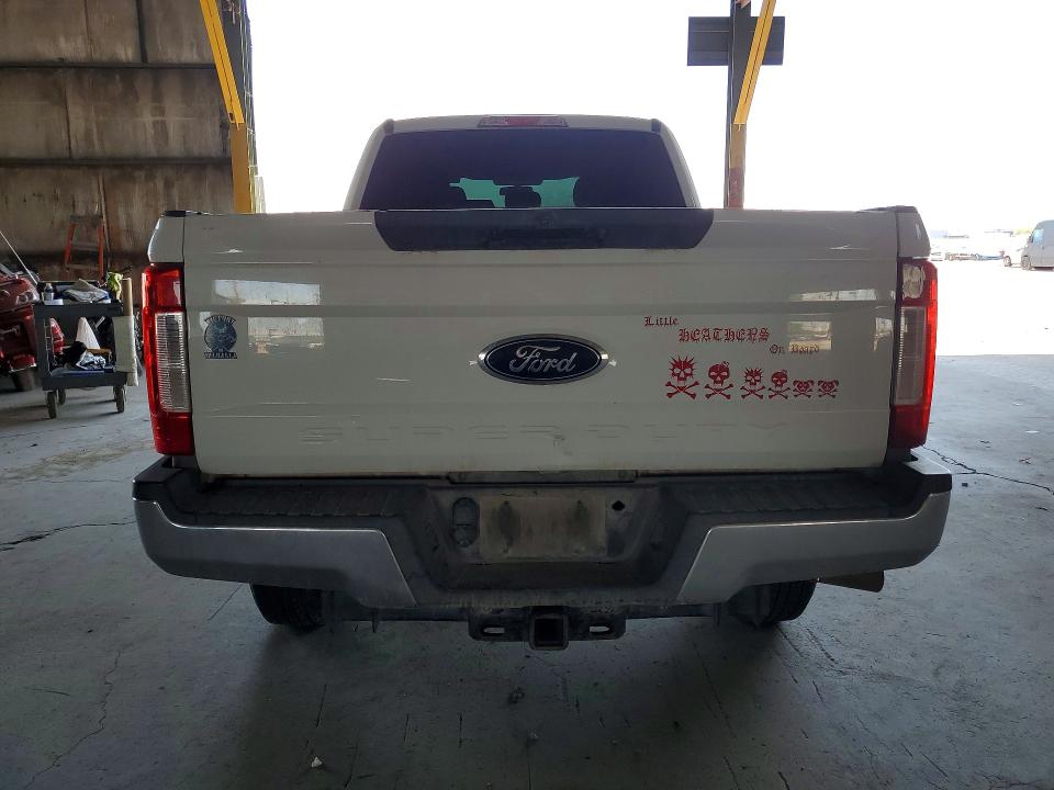 57970556 :رقم المزاد ، 1FT7W2BT0JEB97403 vin ، 2018 Ford F250 مزاد بيع