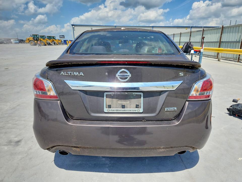 2015 Nissan Altima მანქანა იყიდება აუქციონზე, vin: 1N4AL3AP5FN918577, აუქციონის ნომერი: 55713906