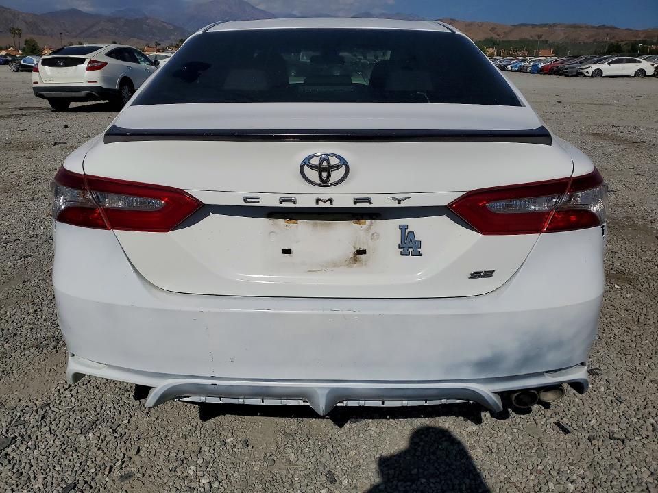 2018 Toyota Camry მანქანა იყიდება აუქციონზე, vin: 4T1B11HKXJU099398, აუქციონის ნომერი: 57622186
