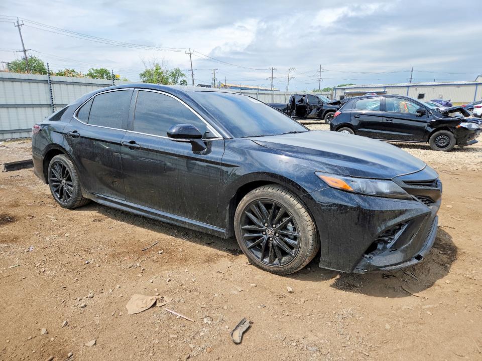55200106 :رقم المزاد ، 4T1G11AK8NU051422 vin ، 2022 Toyota Camry مزاد بيع