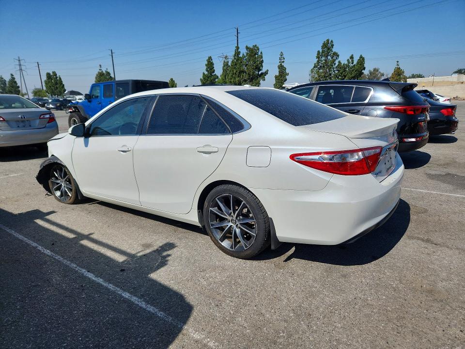 56367176 :رقم المزاد ، 4T1BF1FK3FU950663 vin ، 2015 Toyota Camry مزاد بيع
