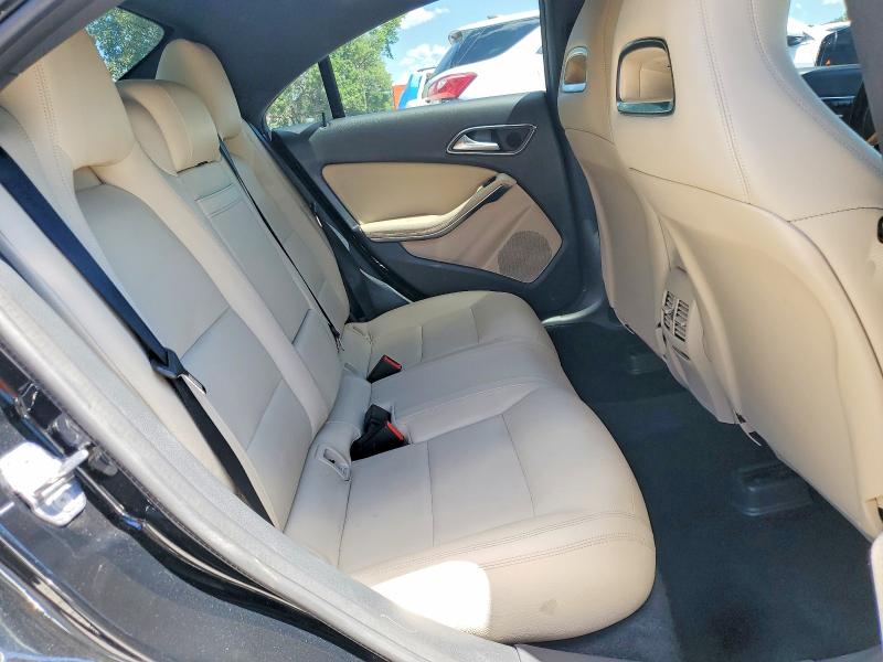 57912146 :رقم المزاد ، WDDSJ4EB8JN658814 vin ، 2018 Mercedes-benz Cla مزاد بيع