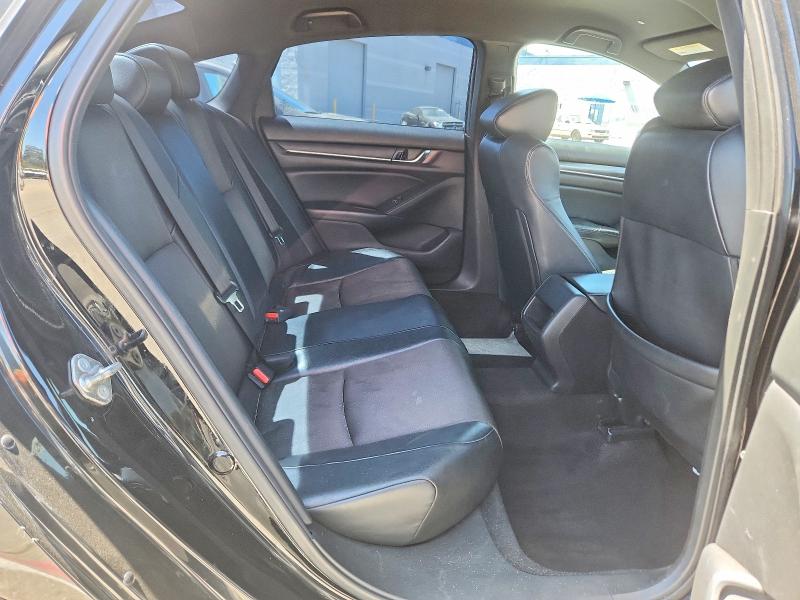 56189016 :رقم المزاد ، 1HGCV1F34JA092121 vin ، 2018 Honda Accord مزاد بيع
