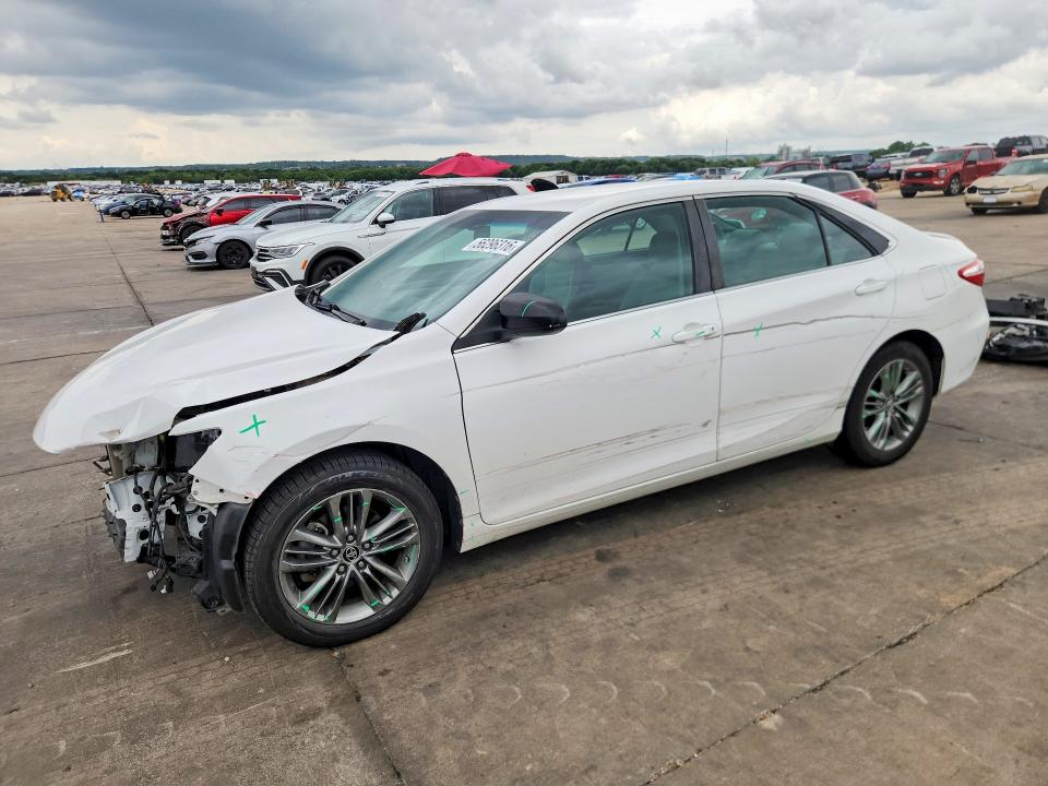 56296316 :رقم المزاد ، 4T1BF1FK2FU102290 vin ، 2015 Toyota Camry مزاد بيع