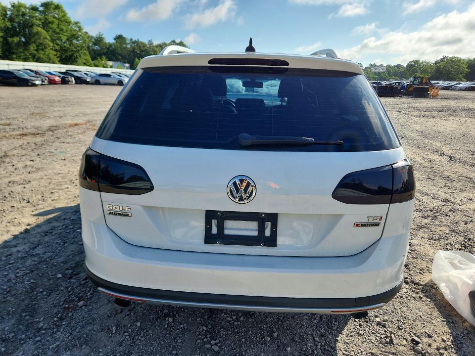 58403946 :رقم المزاد ، 3VWH17AU9JM755167 vin ، 2018 Volkswagen Golf Alltrack مزاد بيع