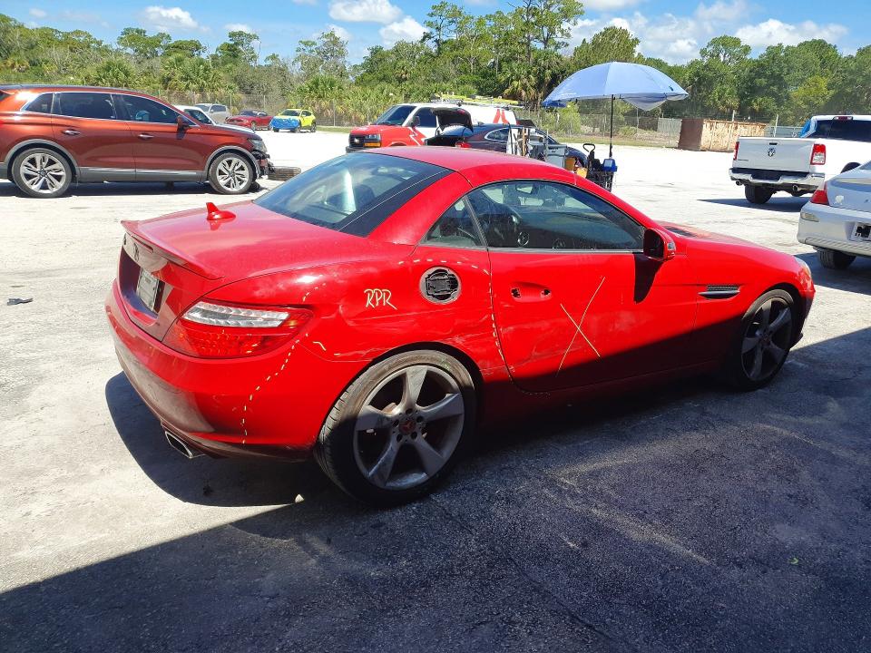 56282596 :رقم المزاد ، WDDPK5HA1DF050093 vin ، 2013 Mercedes-benz Slk مزاد بيع