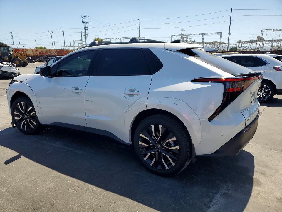 56609956 :رقم المزاد ، JTMBDAFB5TA008122 vin ، 2026 Toyota Bz مزاد بيع
