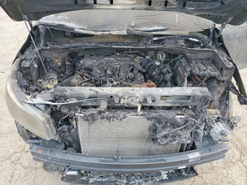 56655826 :رقم المزاد ، KNDME5C13H6272006 vin ، 2017 Kia Sedona مزاد بيع