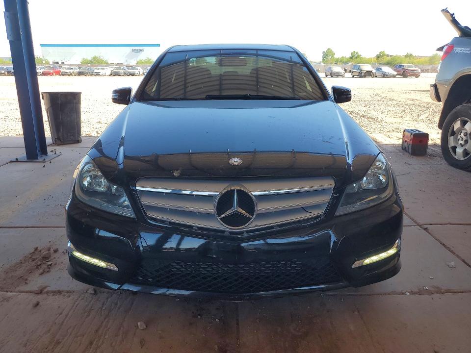 57052346 :رقم المزاد ، WDDGF4HB4CR221018 vin ، 2012 Mercedes-benz C مزاد بيع
