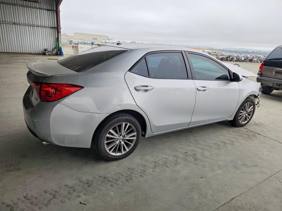 58561526 :رقم المزاد ، 2T1BURHE7JC029617 vin ، 2018 Toyota Corolla مزاد بيع