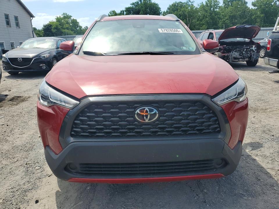 57828506 :رقم المزاد ، 7MUCAABG9NV005511 vin ، 2022 Toyota Corolla Cross مزاد بيع