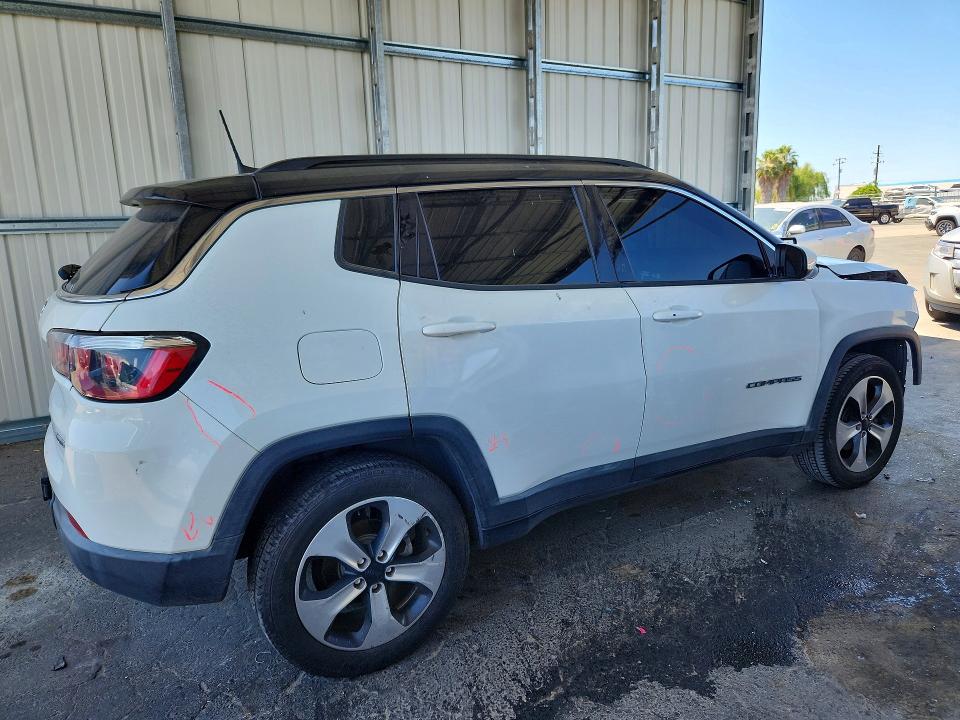55634546 :رقم المزاد ، 3C4NJDBB3JT195427 vin ، 2018 Jeep Compass مزاد بيع