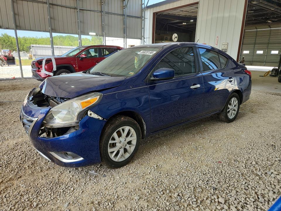 55820196 :رقم المزاد ، 3N1CN7AP7JL833627 vin ، 2018 Nissan Versa مزاد بيع