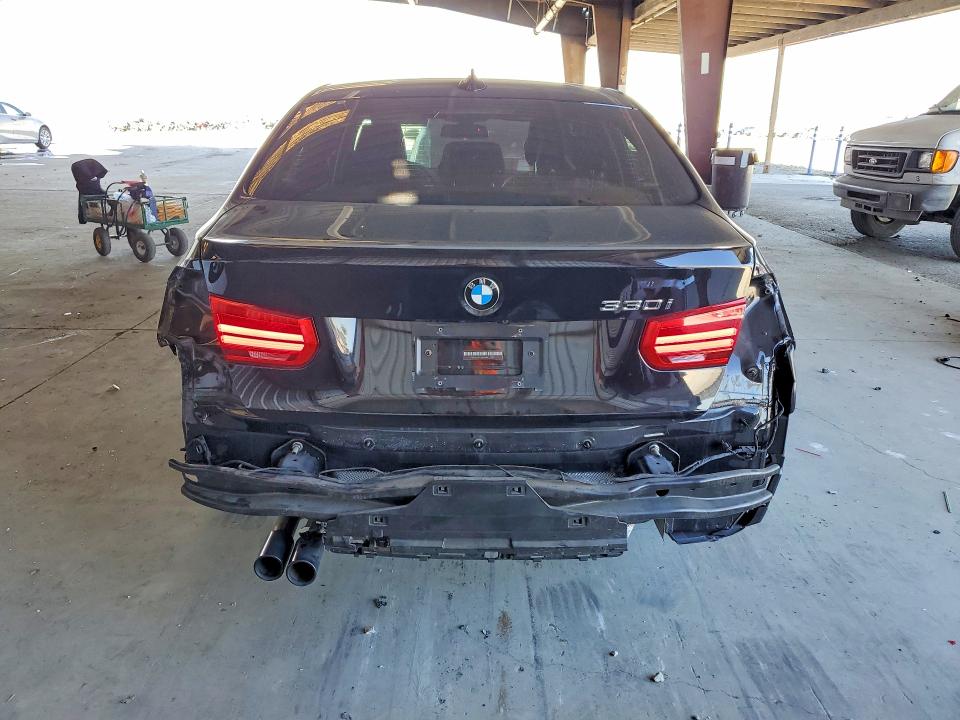 56120356 :رقم المزاد ، WBA8B9G5XHNU51855 vin ، 2017 Bmw 330 مزاد بيع